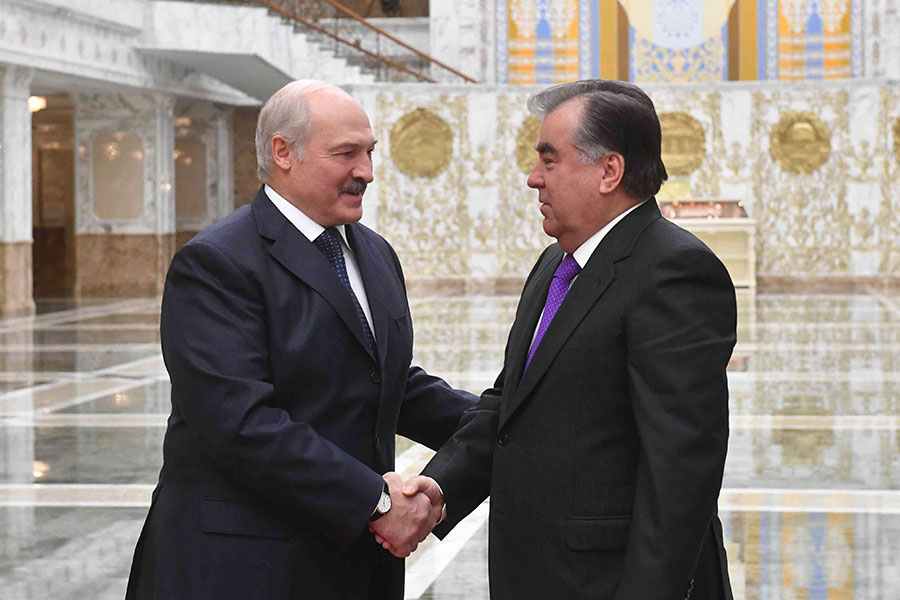 Таджики в белоруссии. Лукашенко и Рахмон. Лукашенко и Эмомали Рахмон. Фото Лукашенко и Эмомали Рахмон.