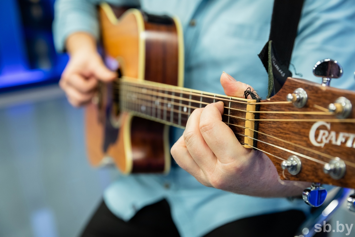 Happy guitar. Я гитару настрою на лирический лад. Настройка гитары фото. Лиричный лад. Бардовский металл.