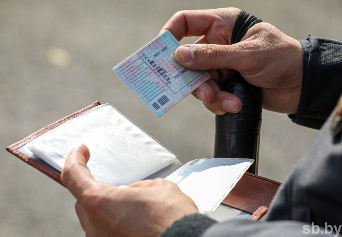 Водительские удостоверения продлили срок Беларуси. Продлено до 2022 года