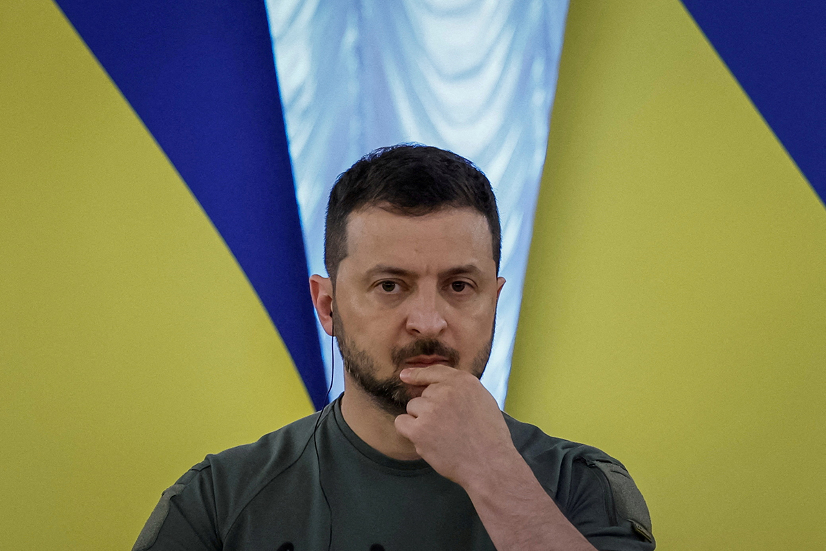 СМИ: Зеленский обеспокоен тем, что может проиграть президентские выборы в  Украине
