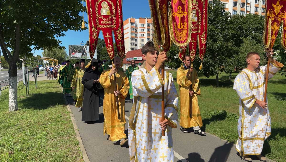 В Гомеле прошел крестный ход «За сохранение семейных ценностей»