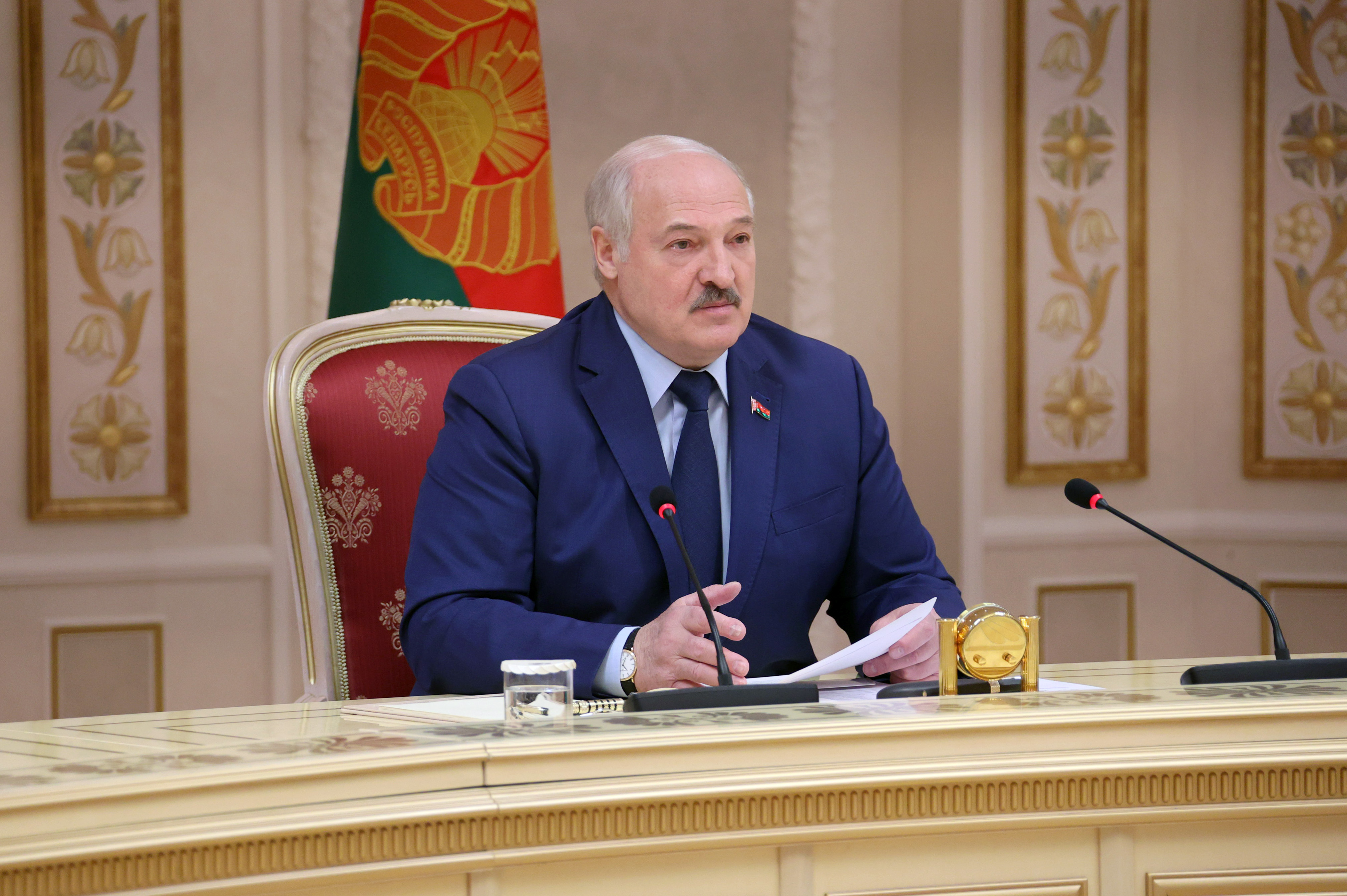 Лукашенко подписал указ о военном времени. Бжания и Лукашенко. Лукашенко посетите Китай.