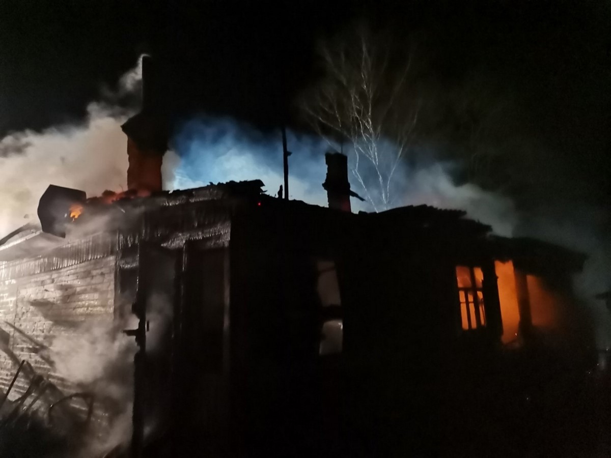 Май сгорел. Два брата погибли в пожаре. Пожар в средний Бугалыше. Пожар в Новополоцке 12.02.23г.. Пожар в средней Тойме.