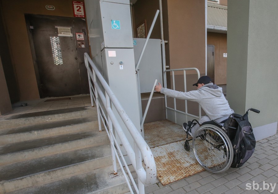 Обеспечение инвалидов жилым помещением. Квартира для инвалида. Квартира для инвалида колясочника. Жилое помещение для инвалида. Двери для колясочников.