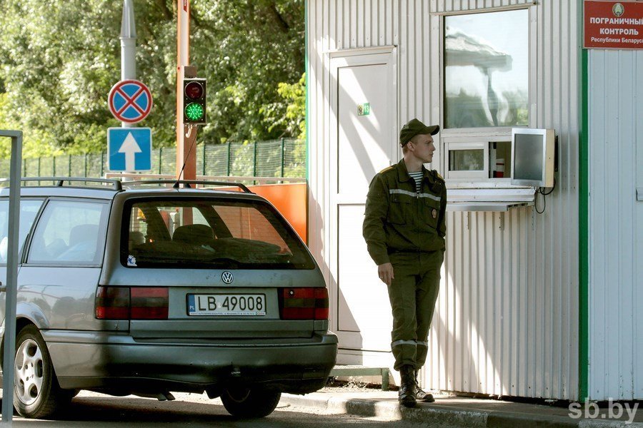 Пограничный контроль телефон. Пограничный контроль на границе. Пограничная служба Литвы в аэропорту. Паспортный контроль. Старший смены пограничного контроля.