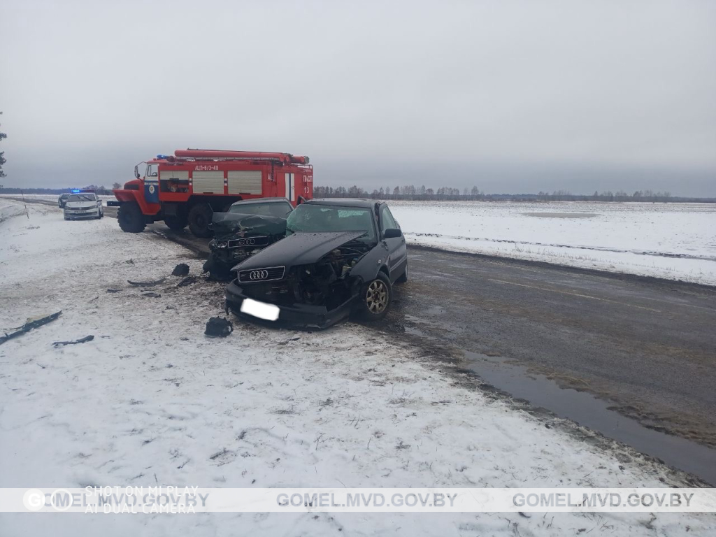В Житковичском районе при столкновении двух легковушек пострадали водитель и пассажир