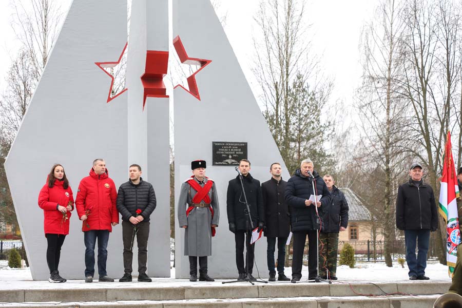 Погода на неделю осиповичи в белоруссии. Осиповичи города Белоруссии. Осипович Беларусь. Г. Осиповичи памятник Крыловичу. Г.Осиповичи Могилевская область.