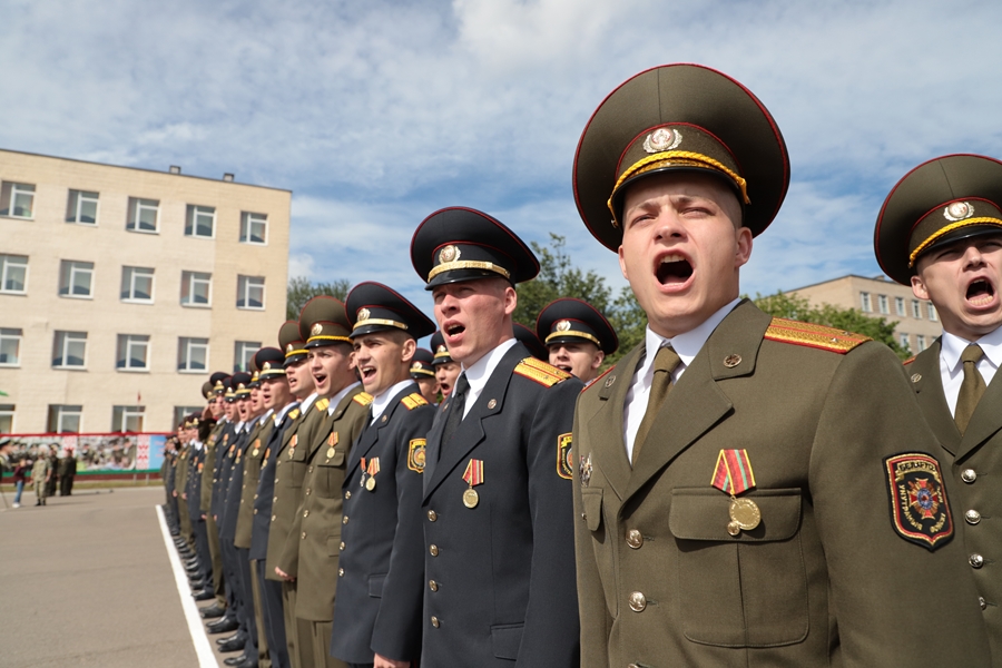 Войска внутренних дел. Парадная форма офицеров ВВ МВД РФ. Форма офицера ВВ МВД РФ. Форма солдата ВВ МВД РФ. Форма ВВ МВД РБ.