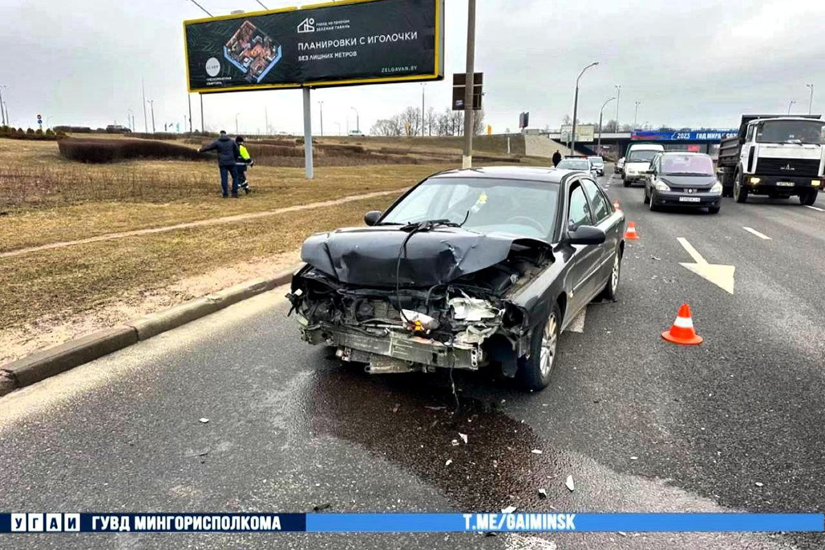 В Минске водитель уснул за рулем и спровоцировал аварию с участием  нескольких авто