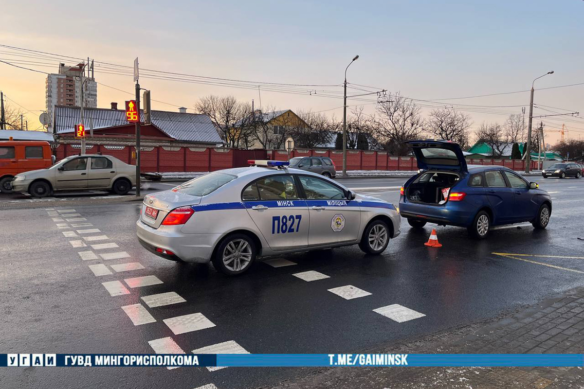 Восьмилетняя девочка попала под колеса машины на улице Денисовской в Минске