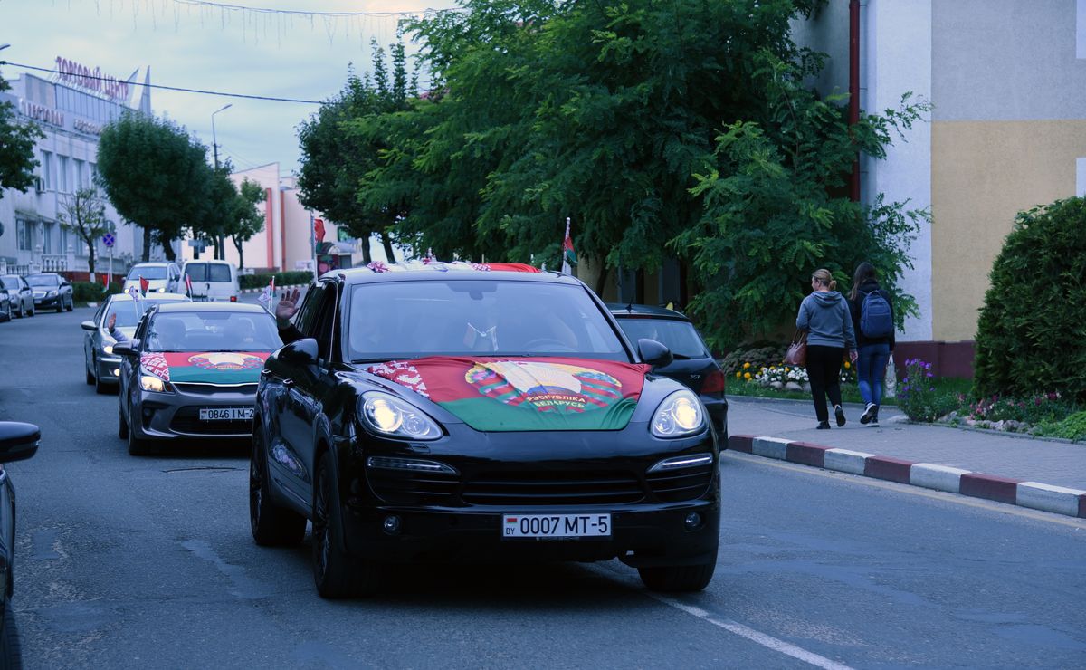 Участники республиканского автопробега «Символ единства» сделали остановку  в Глубоком