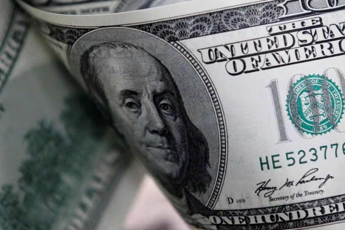 Почему растет доллар: эксперты объяснили рост выше ₽85 и дали прогноз
