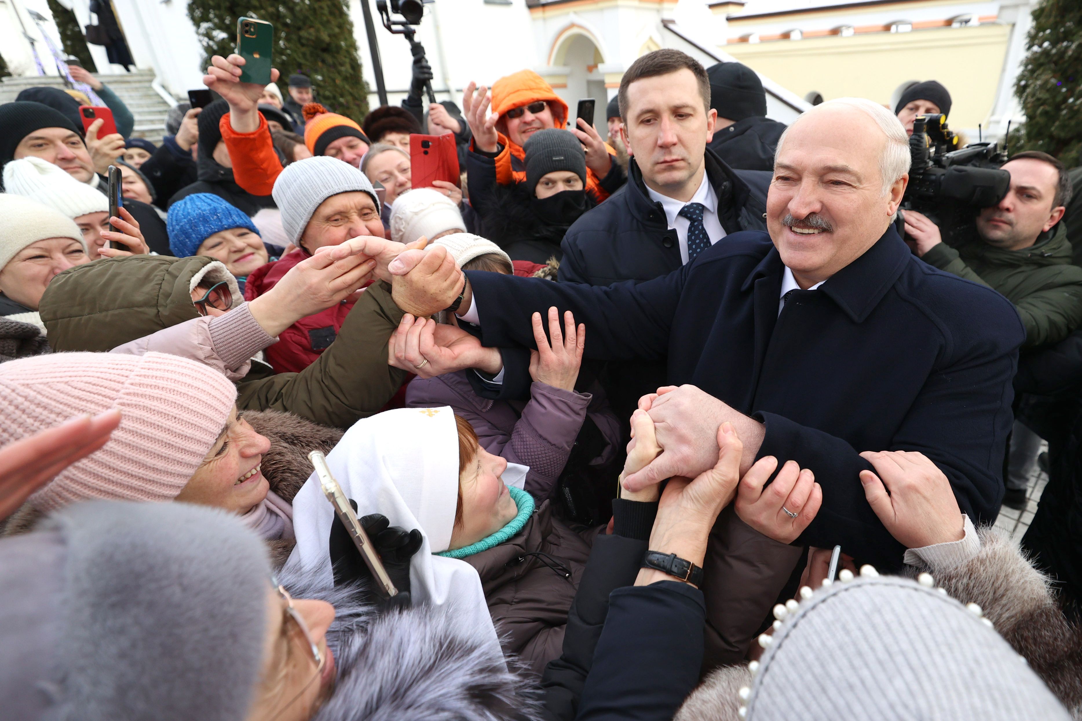 В беларуси можно жить. Лукашенко 2013.
