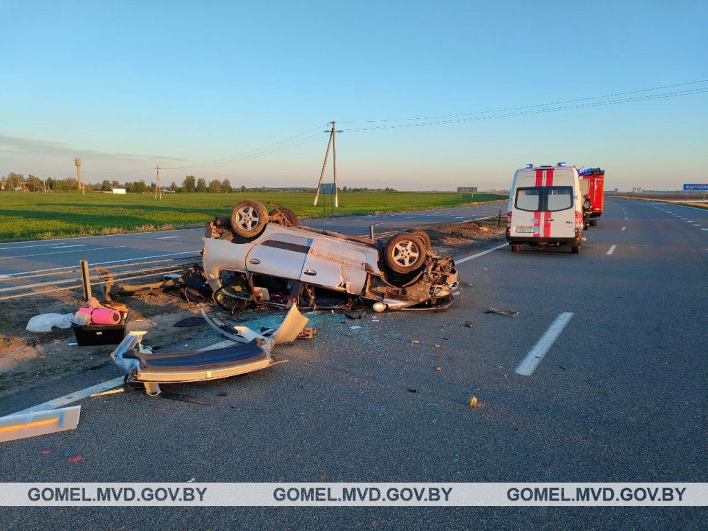 В Гомельском районе водитель уснул за рулем во время движения и пострадал