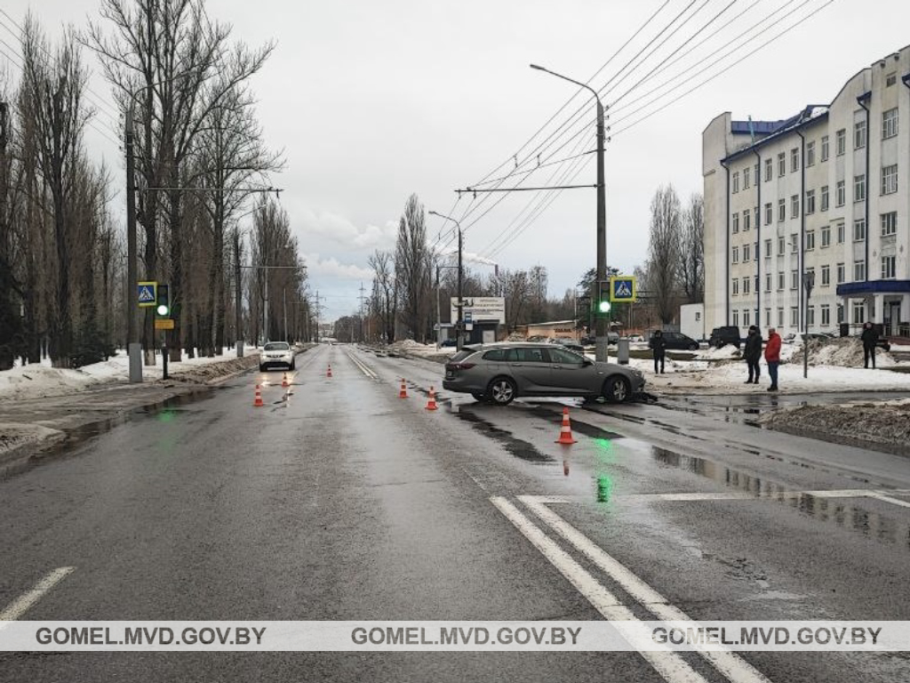 В Гомеле иномарка вылетела на тротуар и сбила трех женщин-пешеходов