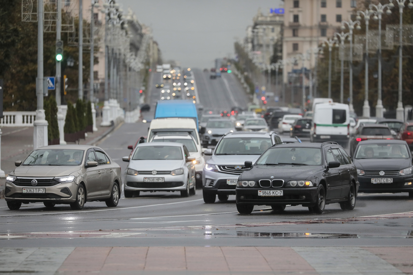 В МВД рассказали, как вести себя водителям на дороге во время непогоды