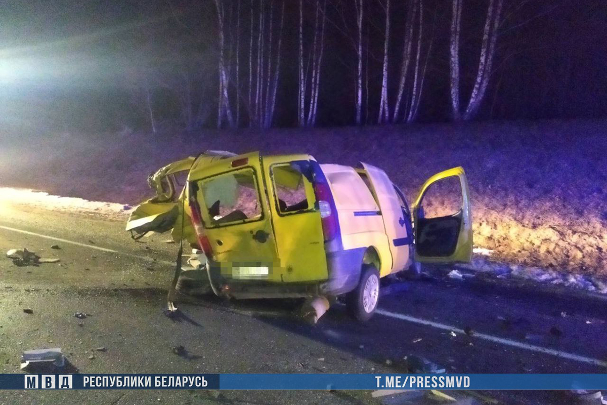 В Воложинском районе легковая машина врезалась в фуру – погибли два человека