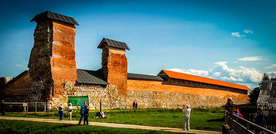 Чорны замак альшанскі чытаць краткое. Кревский замок. Кревский замок Беларусь. Кревский замок 2020. Крево Гродненская обл.