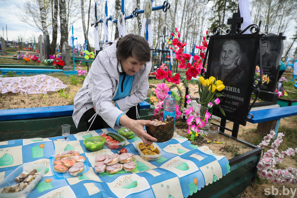 Радуница в 2024 православная. Радуница на кладбище. Радуница в Белоруссии. Радуница Брянская область. Радуница православный праздник.