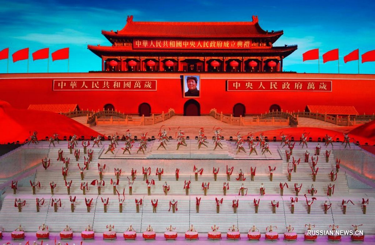 Звезды в пекине тнт. Пекин площадь Тяньаньмэнь 1949 год. Парад на площади Тяньаньмэнь. Пекин площадь Тяньаньмэнь 1975 год. Площадь Тяньаньмэнь 2021.