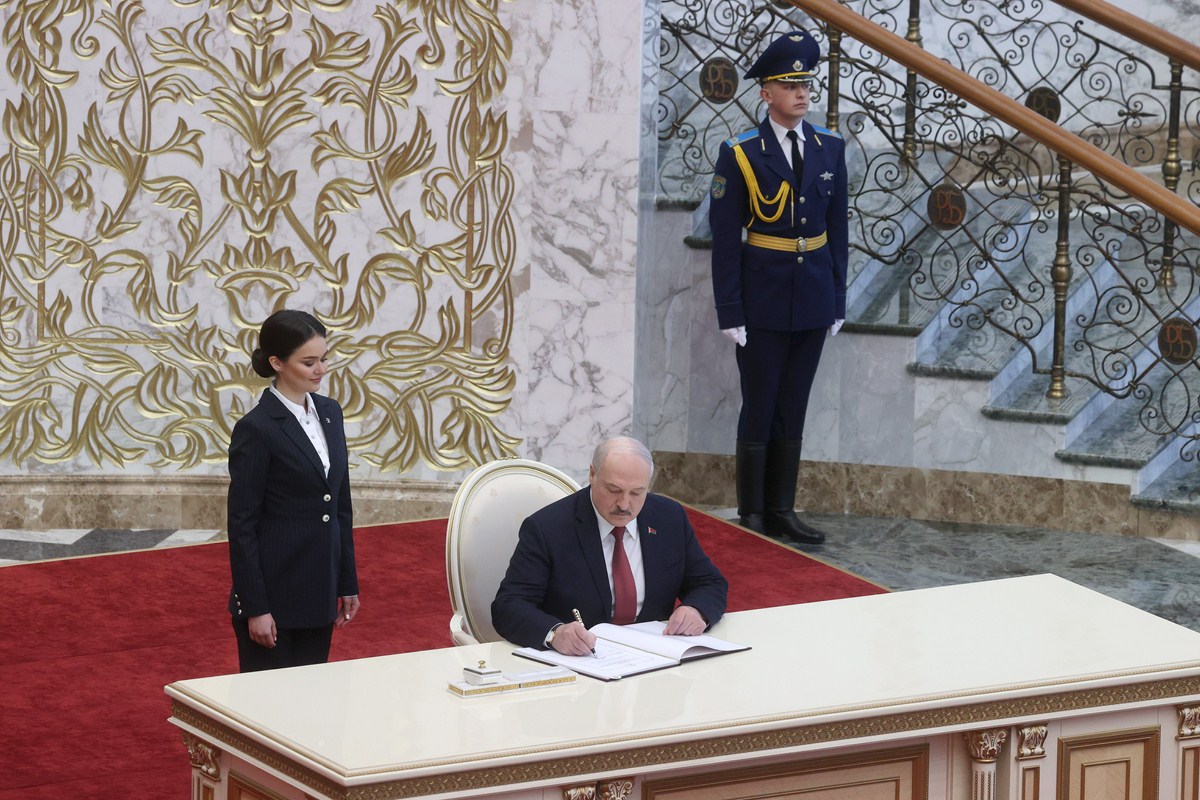 Лукашенко подписал указ о переводе госорганов. Дворец независимости. Дворец Лукашенко. Лукашенко 2022.