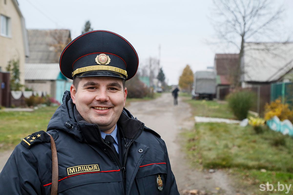 Участковый гомель. Участковый инспектор милиции Беларуси зимой Капитан.