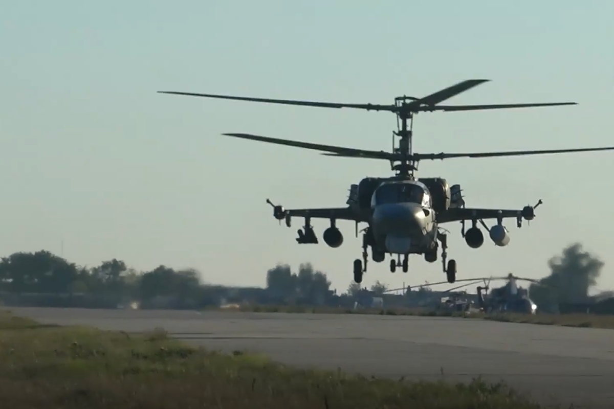 Вертолетный десант всу. Ка-52 Вихрь. Ка-52 вертолёт. Вертолетная РЛС на ка-52. Ка 52 Аллигатор вертолёты России.
