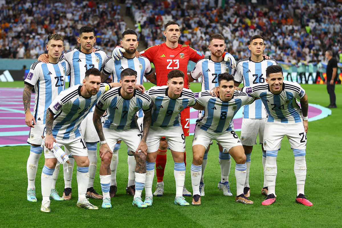 Кто играет 21 футбол. Сборная Аргентины на ЧМ 2022. Сборная Аргентины ЧМ 2023. Аргентина 2024 сборная. Сборная Аргентины по футболу 2022.