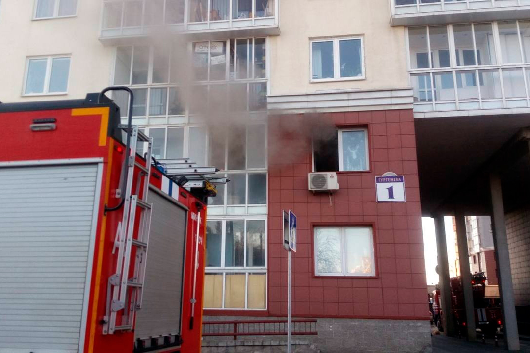 Чп в минске за сутки. Пожар в Минске. Пожар в Колодищах Минск СТО. Пожар в Минске сегодня.