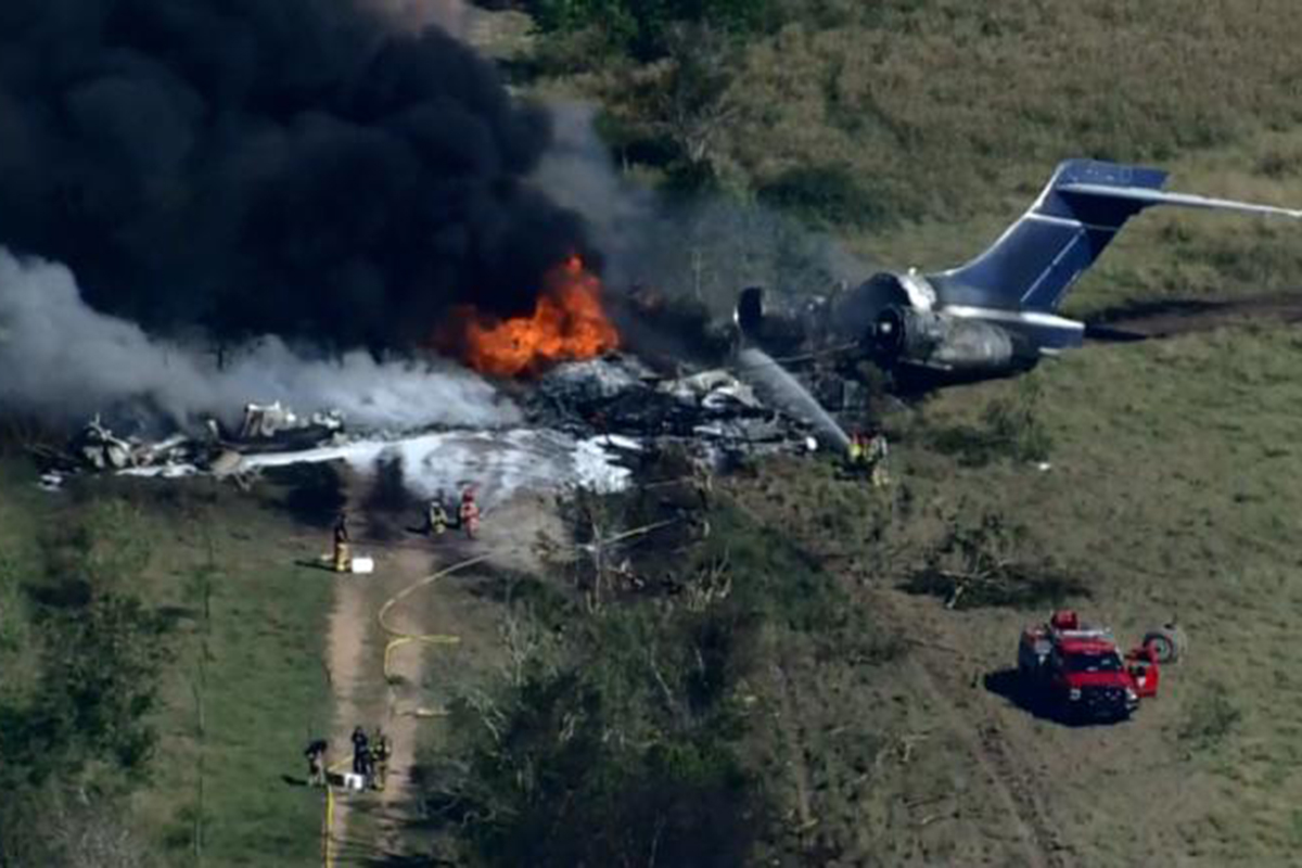 Крушение самолета 23 февраля. Самолет потерпел крушение.