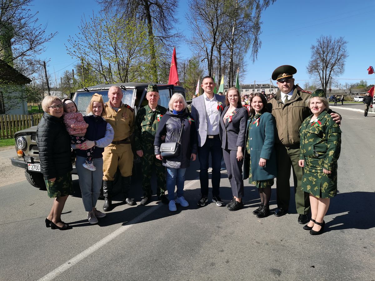 В Богушевске День Победы энтузиасты встречают колонной ретротехники