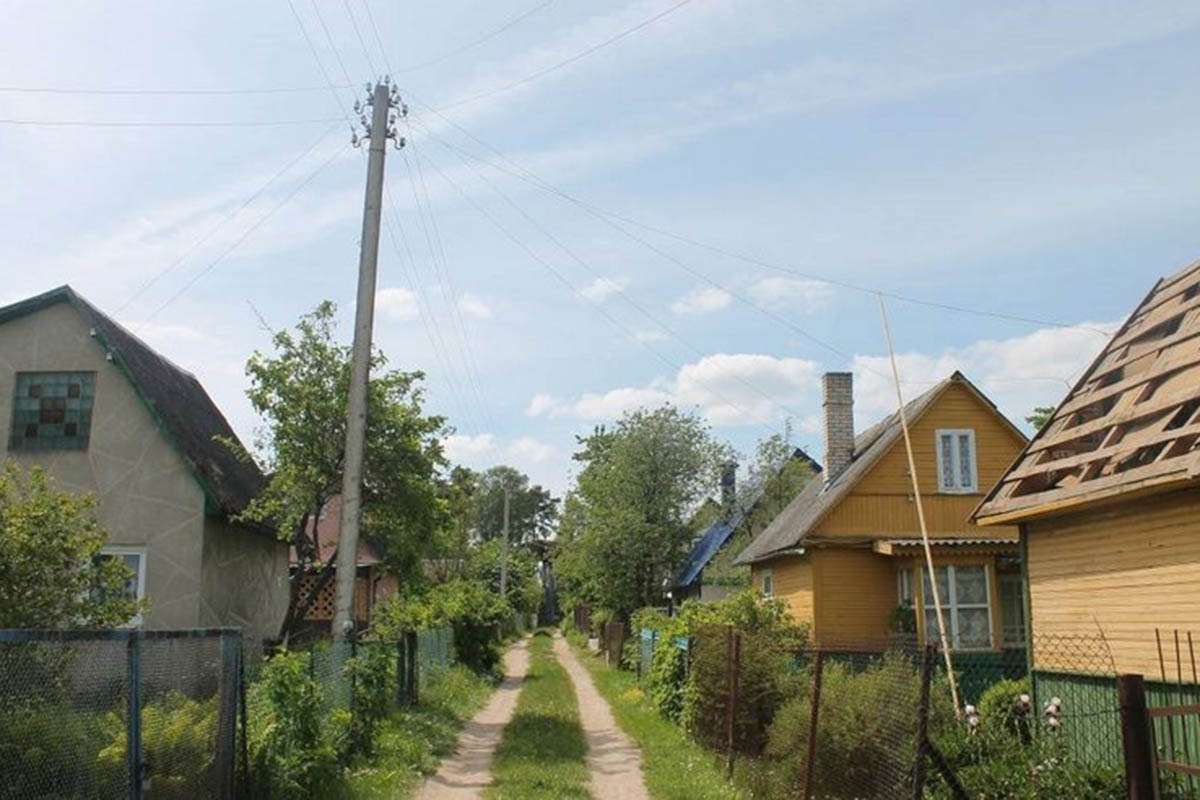 В Гродненском районе дачник упал с лестницы и от полученных травм умер в  больнице