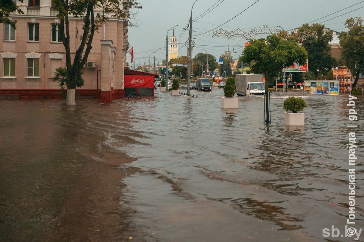 Стопбан где ливень. Ливень в Гомеле 17 июля 2022. Ливень. Потоп фото. Ливень в Гомеле.