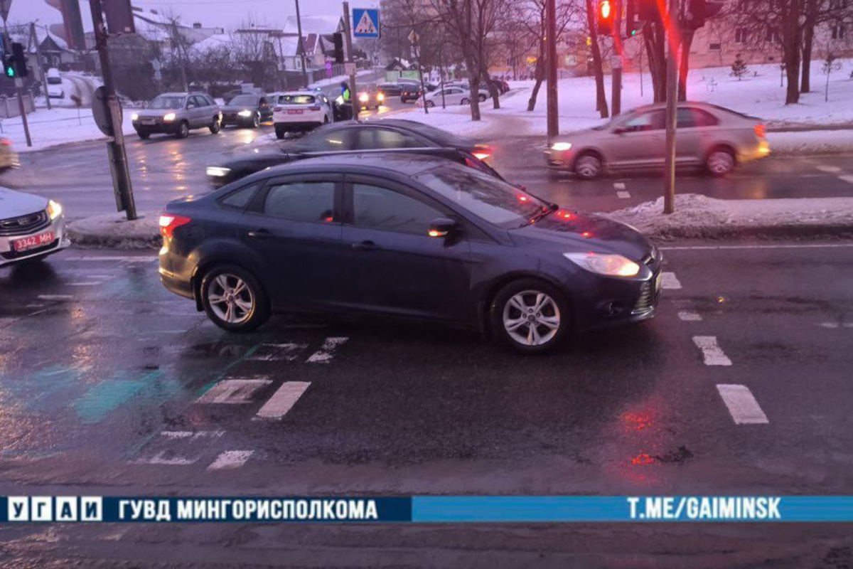 Женщина попала под колеса автомобиля на улице Столетова в Минске