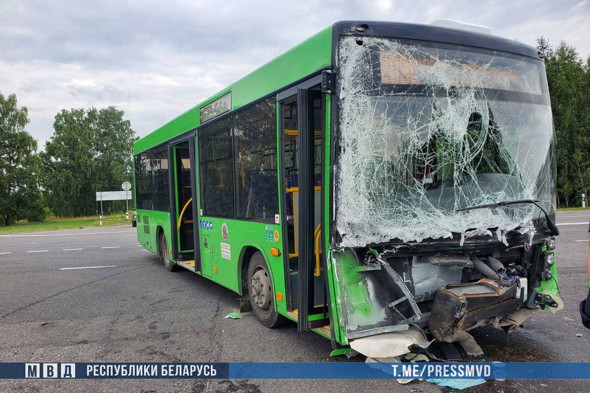 Два автобуса столкнулись в Пинском районе