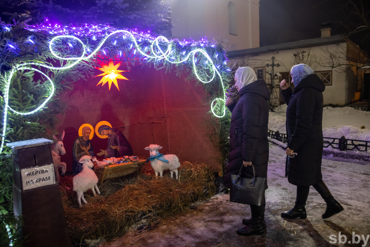 Рождество на белорусском. Ресторан вертеп в Ужгороде. Рождественская ночь 2021. Вертеп Энгельс храм. И светящийся каркасный вертеп на улицу очень красивые.