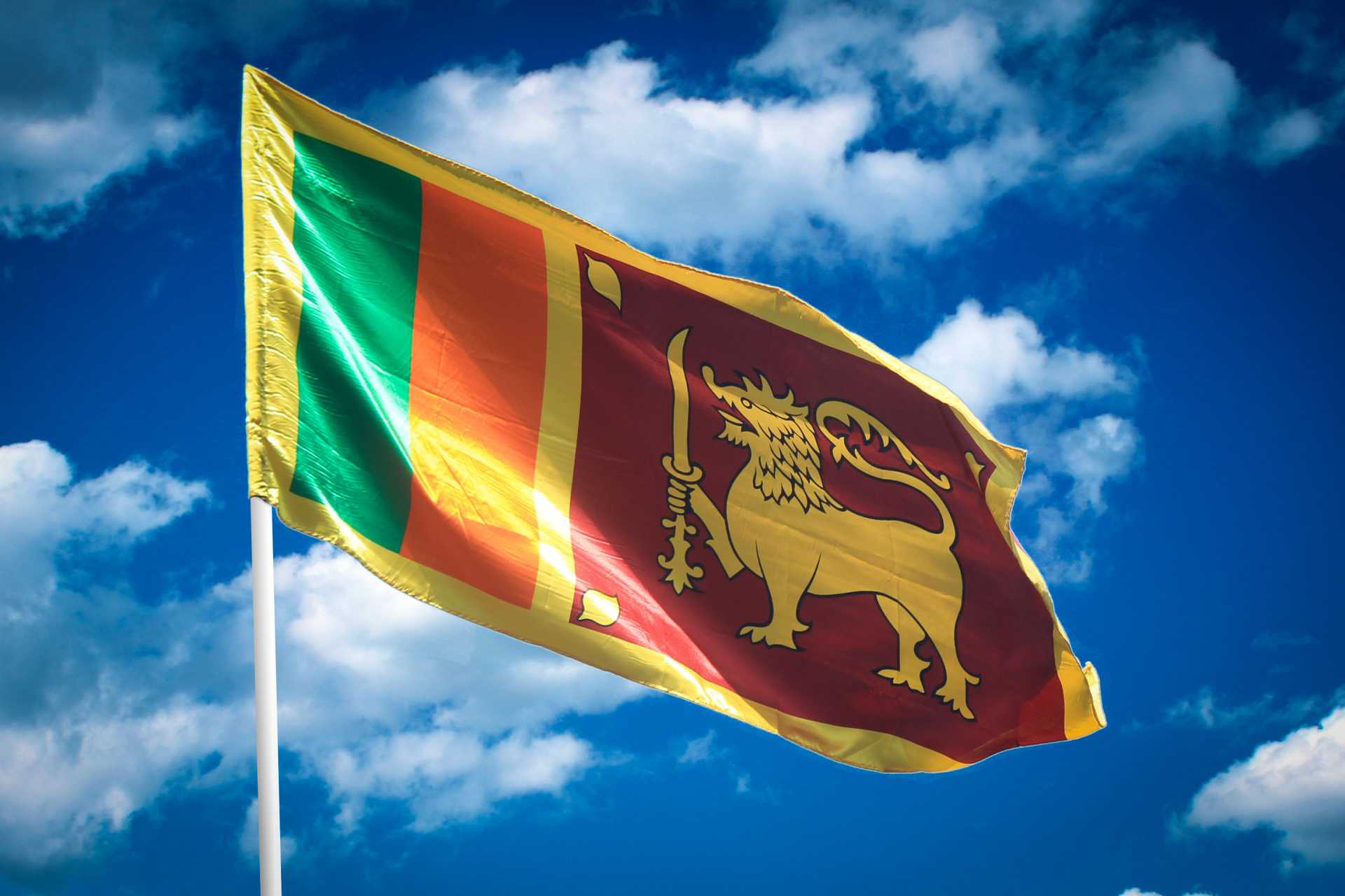 Иран шри ланка. Флаг Шри Ланки. Флаг флаг Шри Ланки. Флаг Шри-Ланка (Цейлон). Шри Ланка БАЙРОГИ.