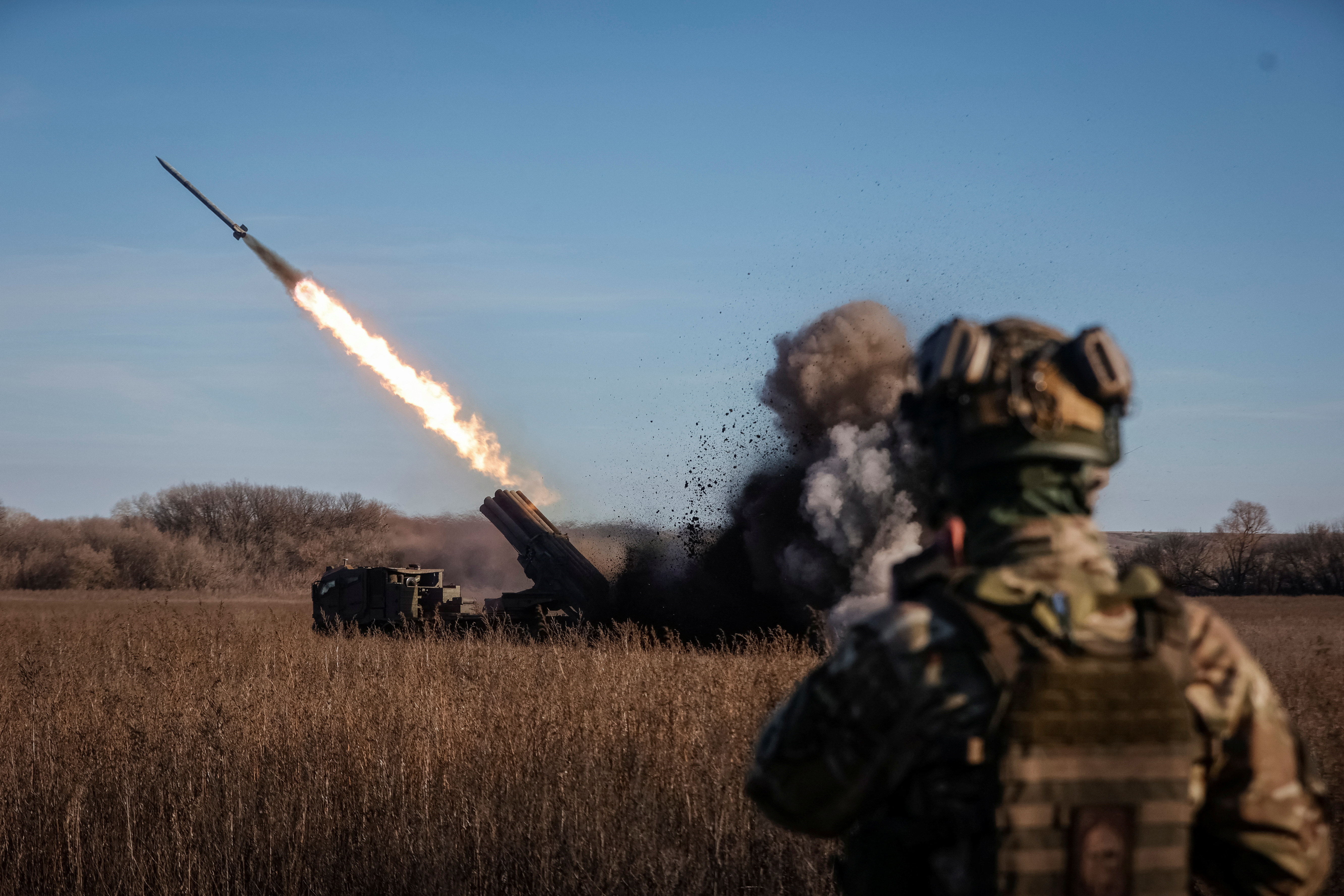 Всу против российских. РСЗО. Запуск военной ракеты.