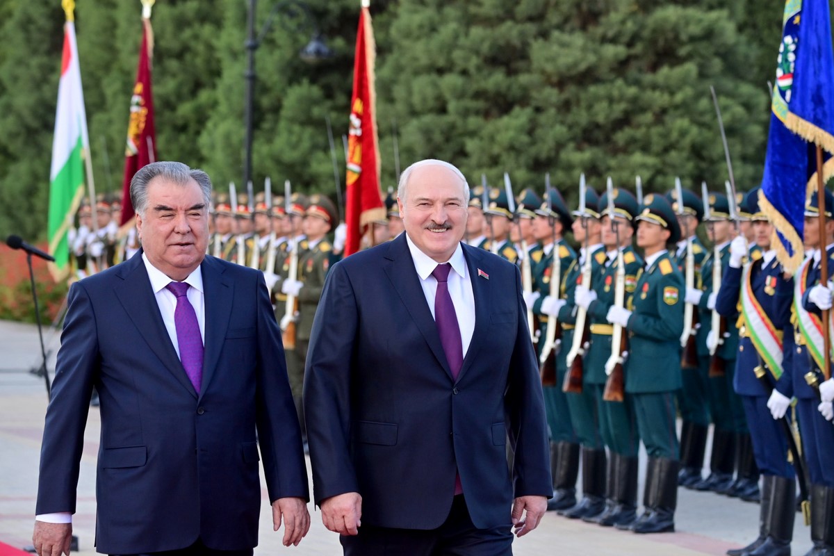Таджики в белоруссии. Лукашенко и Рахмон. Россия Таджикистан. Лукашенко в Душанбе.