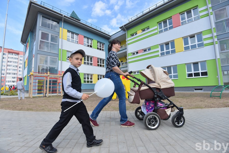 В барановичах на 10 дней. Барановичи новый садик. Сад Барановичи сколькотдетей. Баравок.