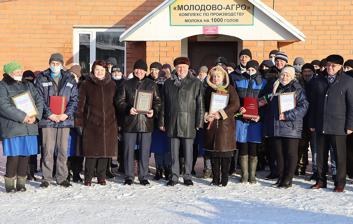 Погода молодовое. Молодово Агро. Молодово Ивановский район. Поколение Агро Иванова. Агро Ивановых в Дуброво.