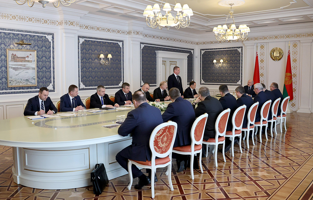 Кадровые назначения президента сегодня беларусь. Лукашенко собрание.