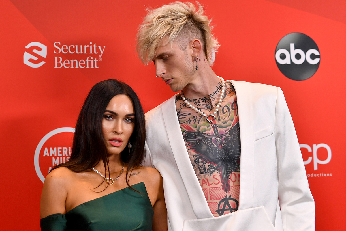 Рэпер фокс. Machine Gun Kelly и Меган Фокс 2024. MGK И Меган Фокс. Меган Фокс и ее парень машин Ган Келли. Машин Ган Келли и Меган.