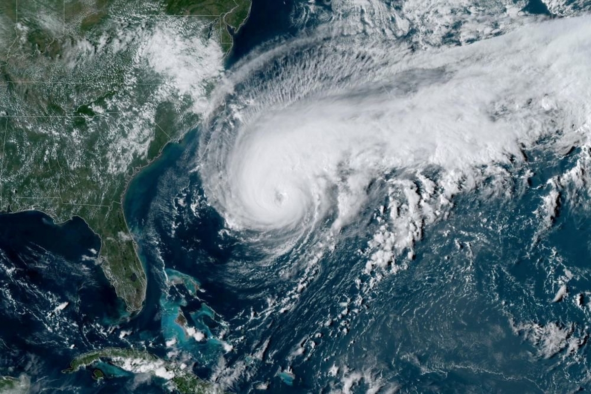 Ураганы на Бермудских островах. Метеорология. NOAA фото. Повышение температуры океана