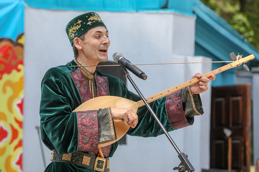 Песни татар новинки. Татарский курай. Татарские музыканты. Курай татарский музыкальный. Татары музыкальный инструмент курай.