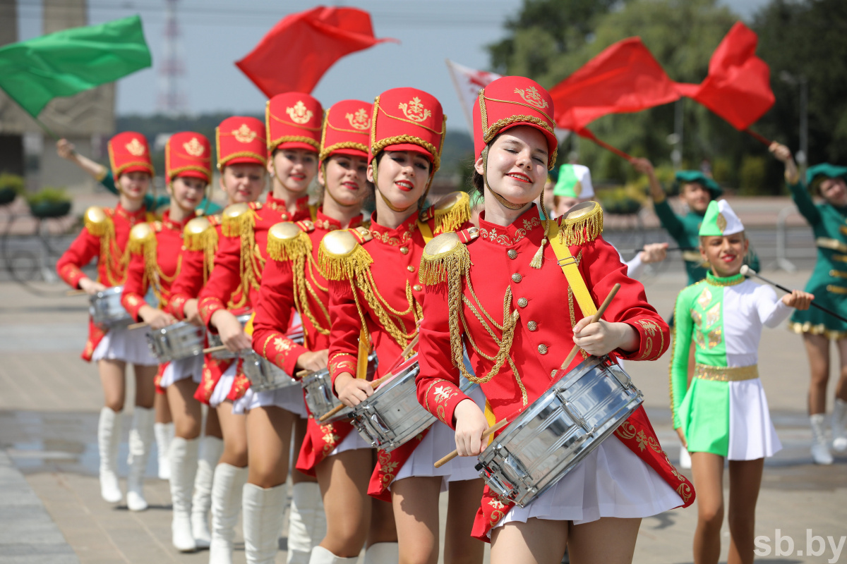 Ансамбль барабанщиц мажоретки