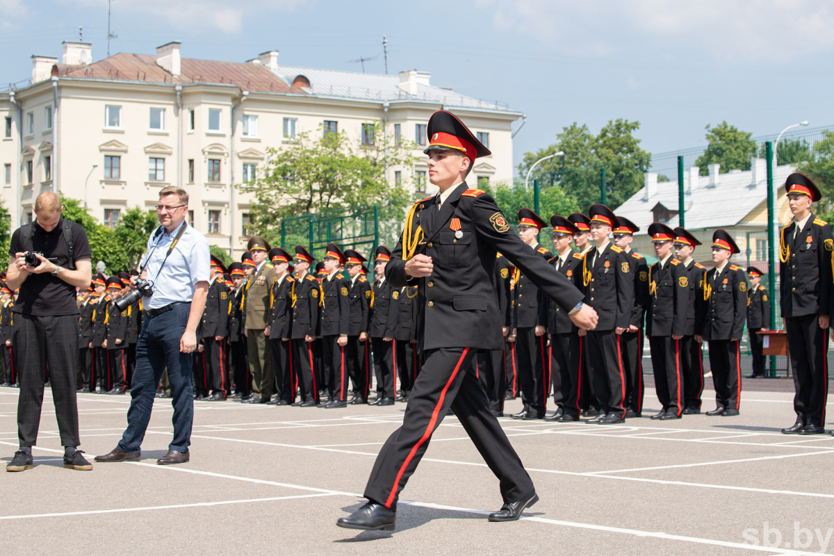 Минское суворовское. Минское СВУ. Военные училища буклет. Суворовское Минское училище 6 класс.