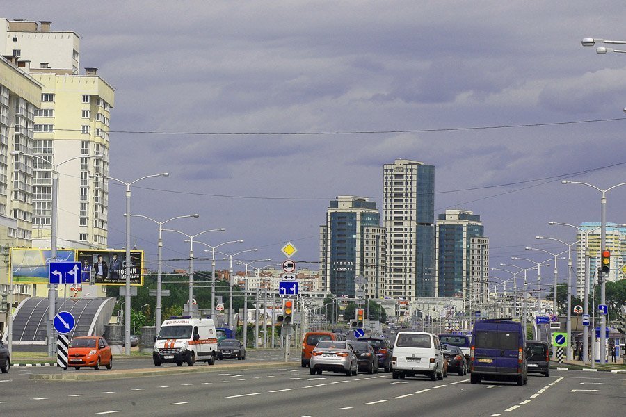 Проспект дзержинского минск. Проспект Дзержинского. Минск улица Дзержинского. Проспект Дзержинского Минск цветное. Минск проспект Дзержинского фото.