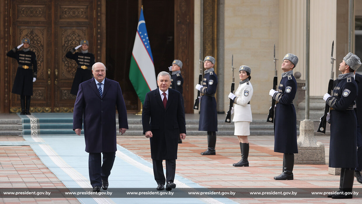 Лукашенко прибыл на переговоры с Мирзиёевым во дворец «Куксарой»