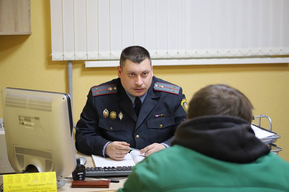 От жалоб на громкую музыку до взрыва петард под окнами. С какими проблемами  приходят жители к участковым